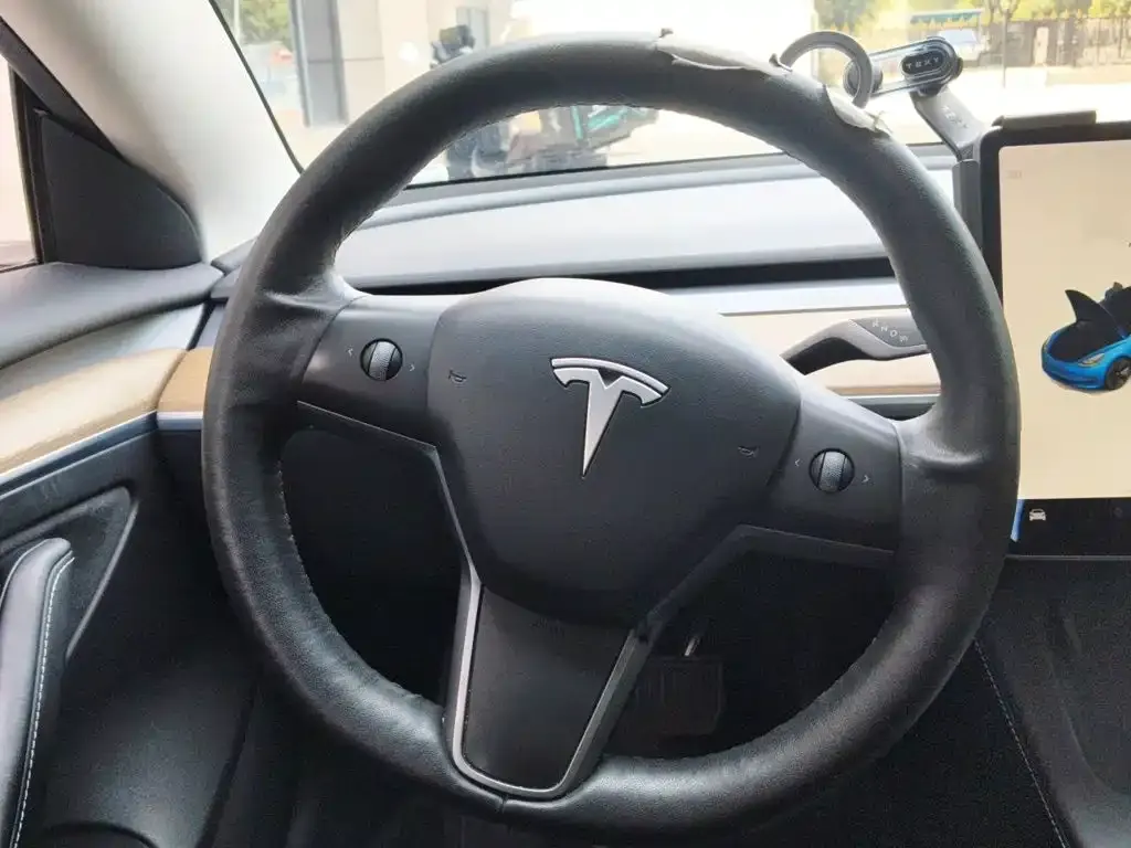Tesla Model 3 — фото 6