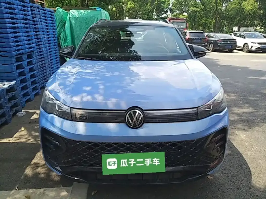 Volkswagen Tiguan L — фото 10