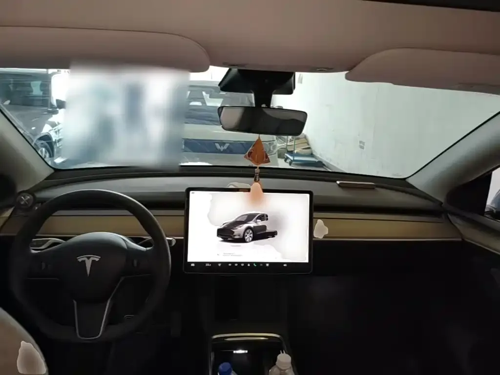 Tesla Model Y — фото 3