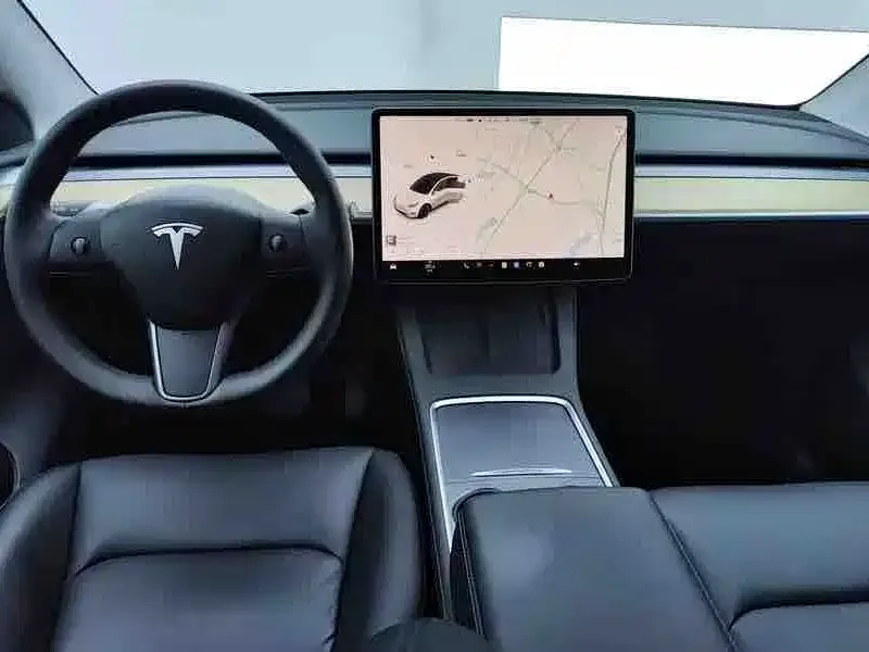 Tesla Model Y — фото 3