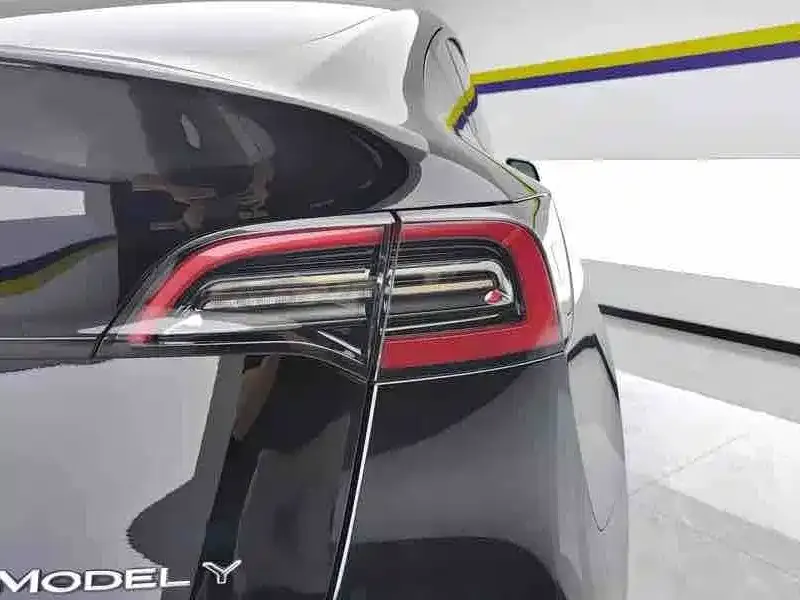 Tesla Model Y — фото 2