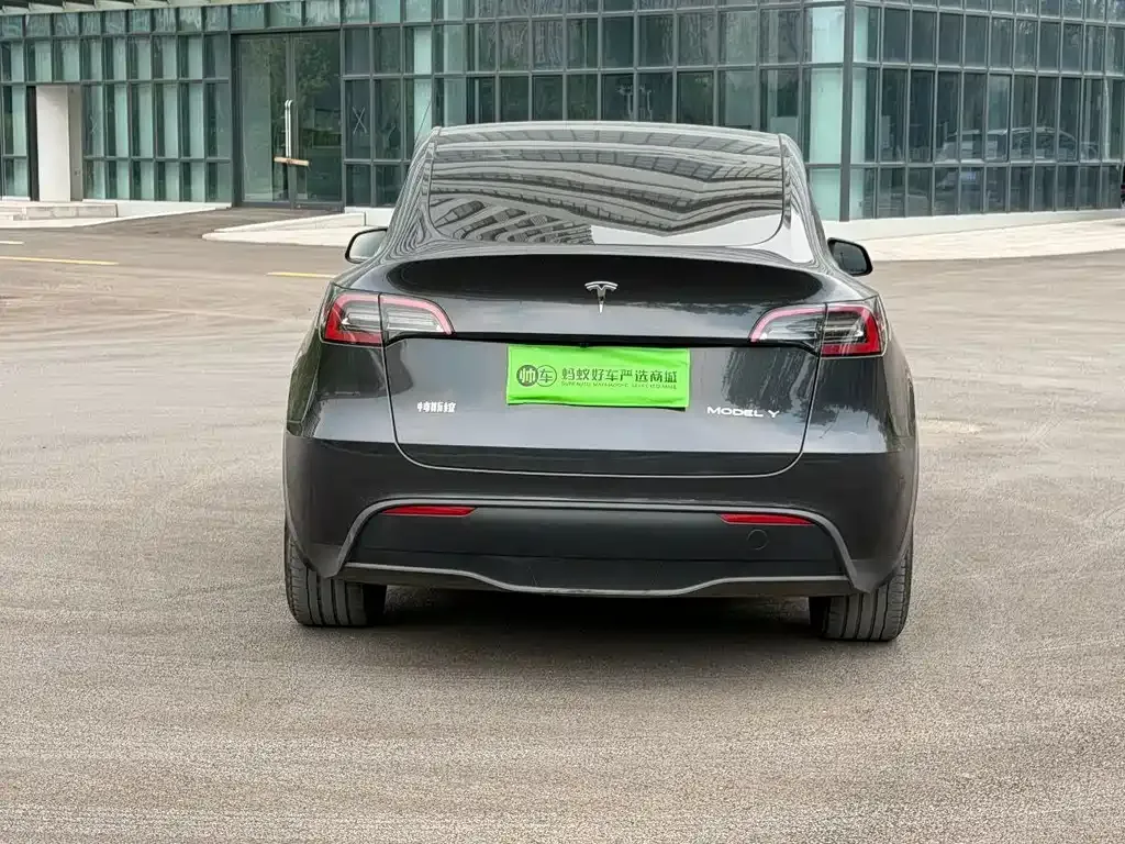 Tesla Model Y — фото 7