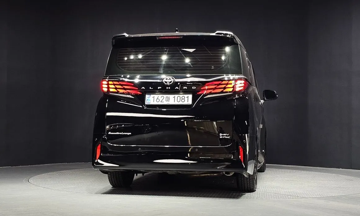 Toyota Alphard — фото 9