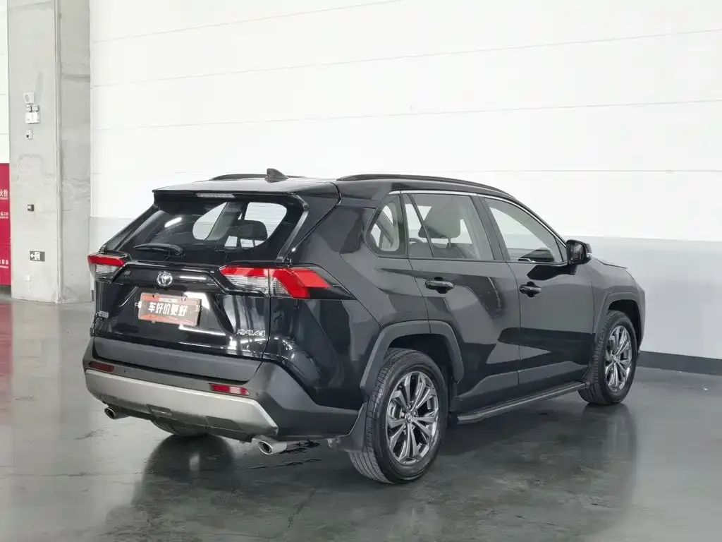 Toyota RAV4 — фото 5