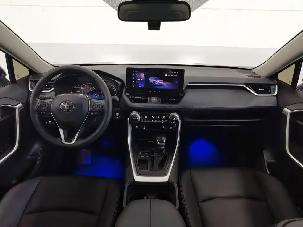 Toyota RAV4 — фото 10