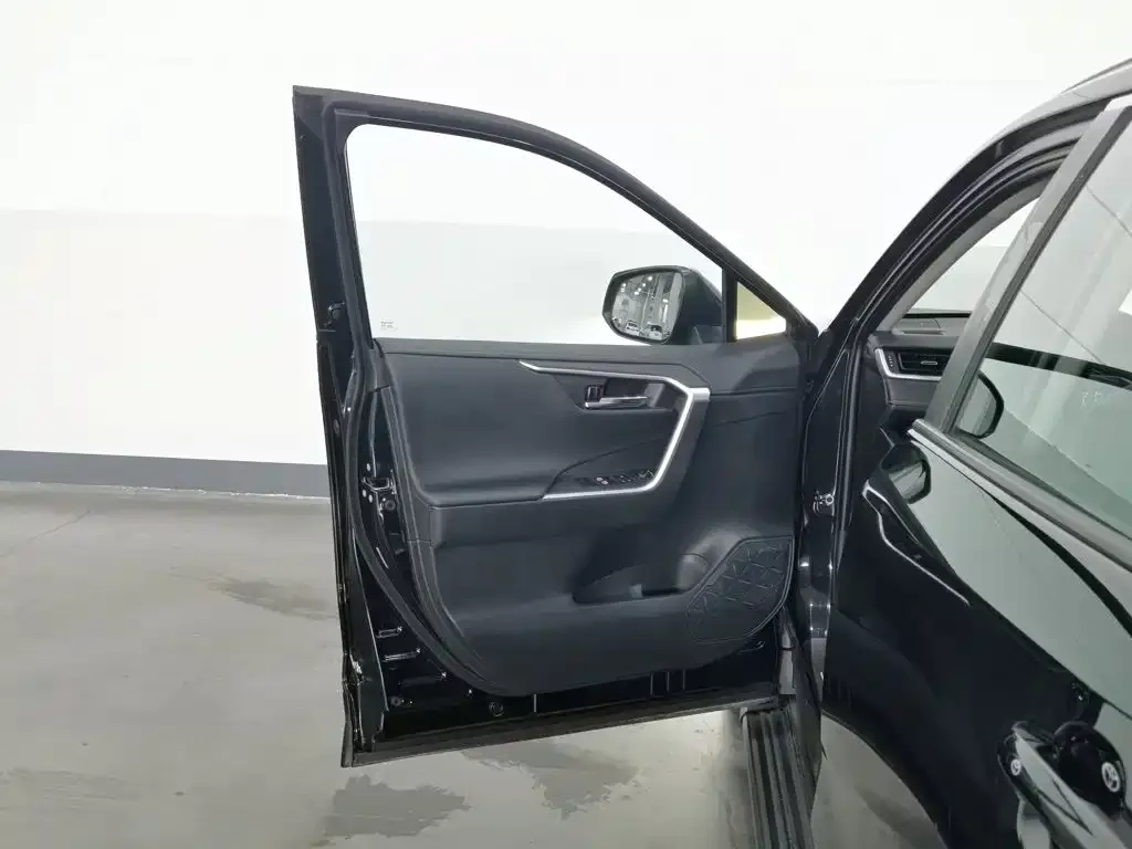 Toyota RAV4 — фото 3