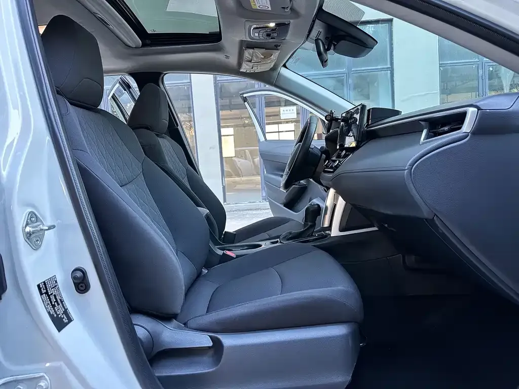 Toyota Corolla Cross — фото 2