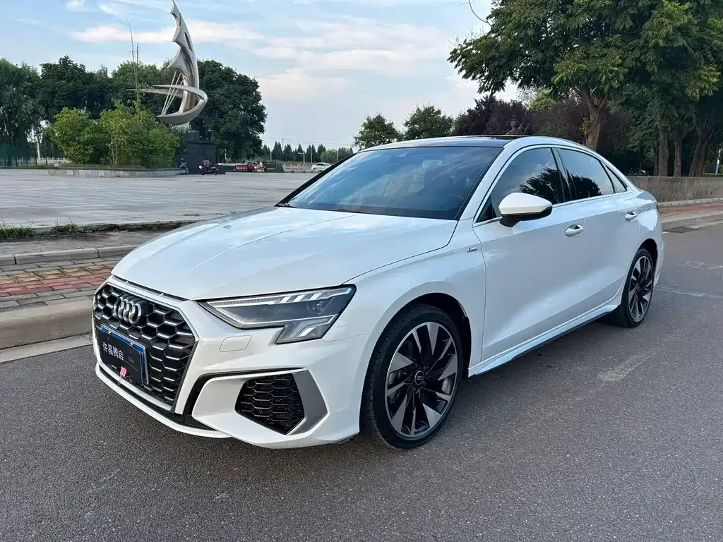 Audi A3 — фото 1