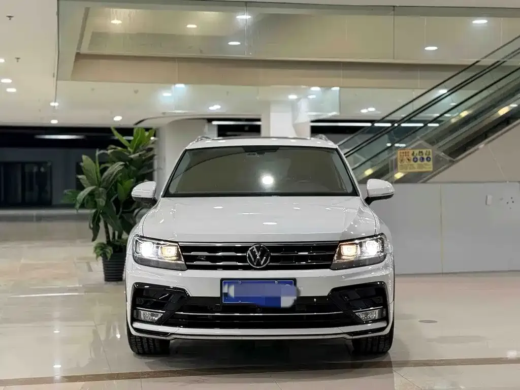 Volkswagen Tiguan L — фото 4