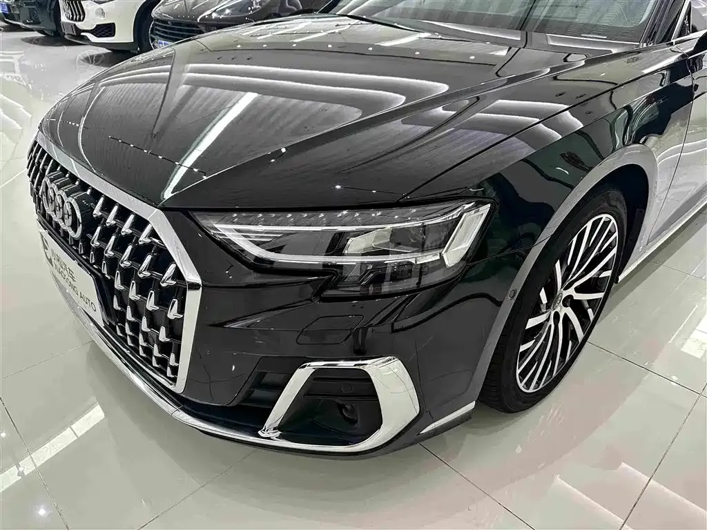 Audi A8 — фото 7