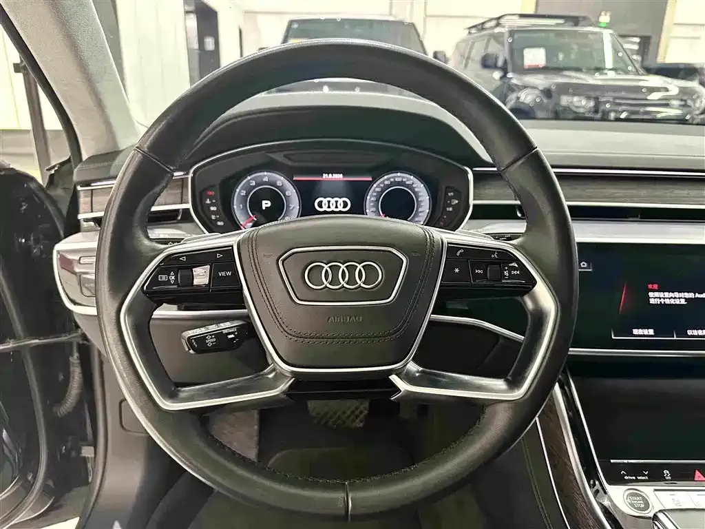 Audi A8 — фото 6