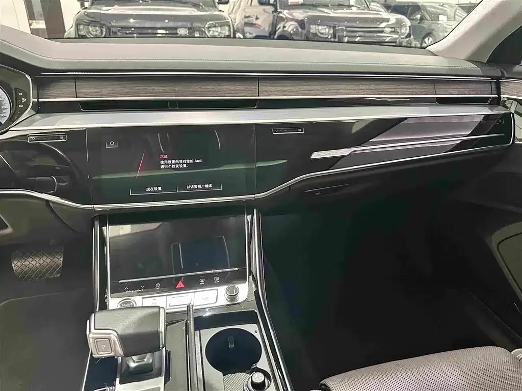 Audi A8 — фото 8