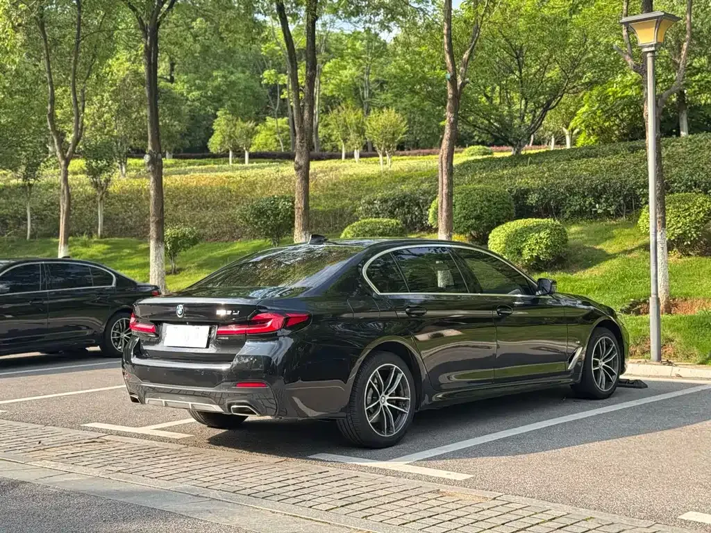 BMW 5 Series — фото 10