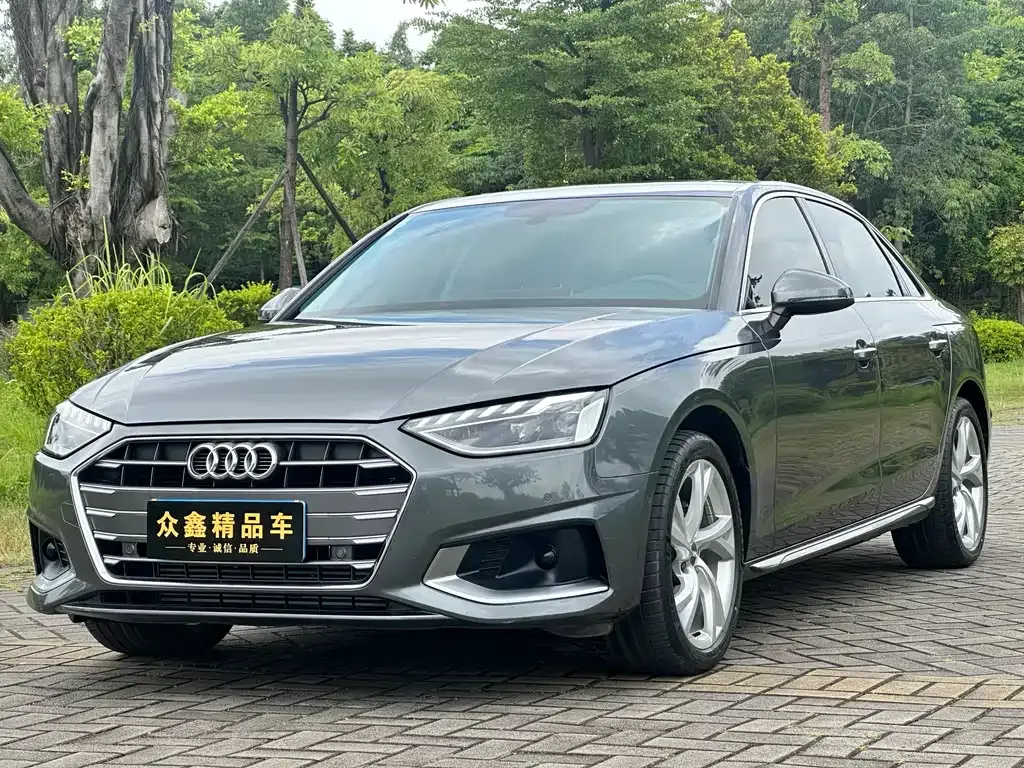 Audi A4L — фото 1