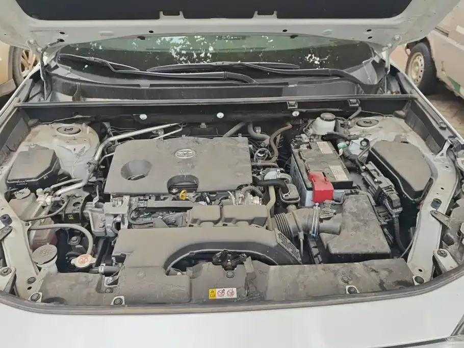 Toyota RAV4 — фото 8