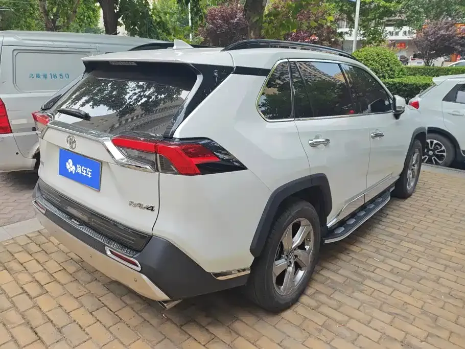 Toyota RAV4 — фото 9