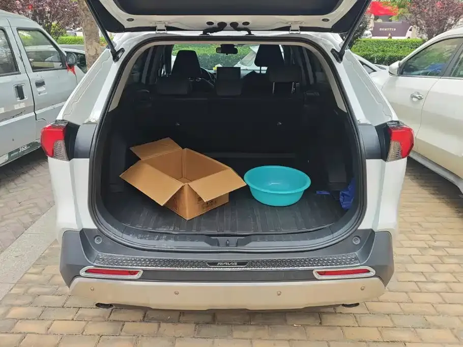 Toyota RAV4 — фото 5