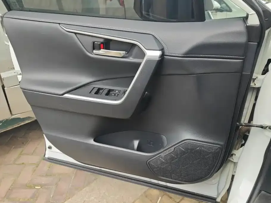 Toyota RAV4 — фото 3