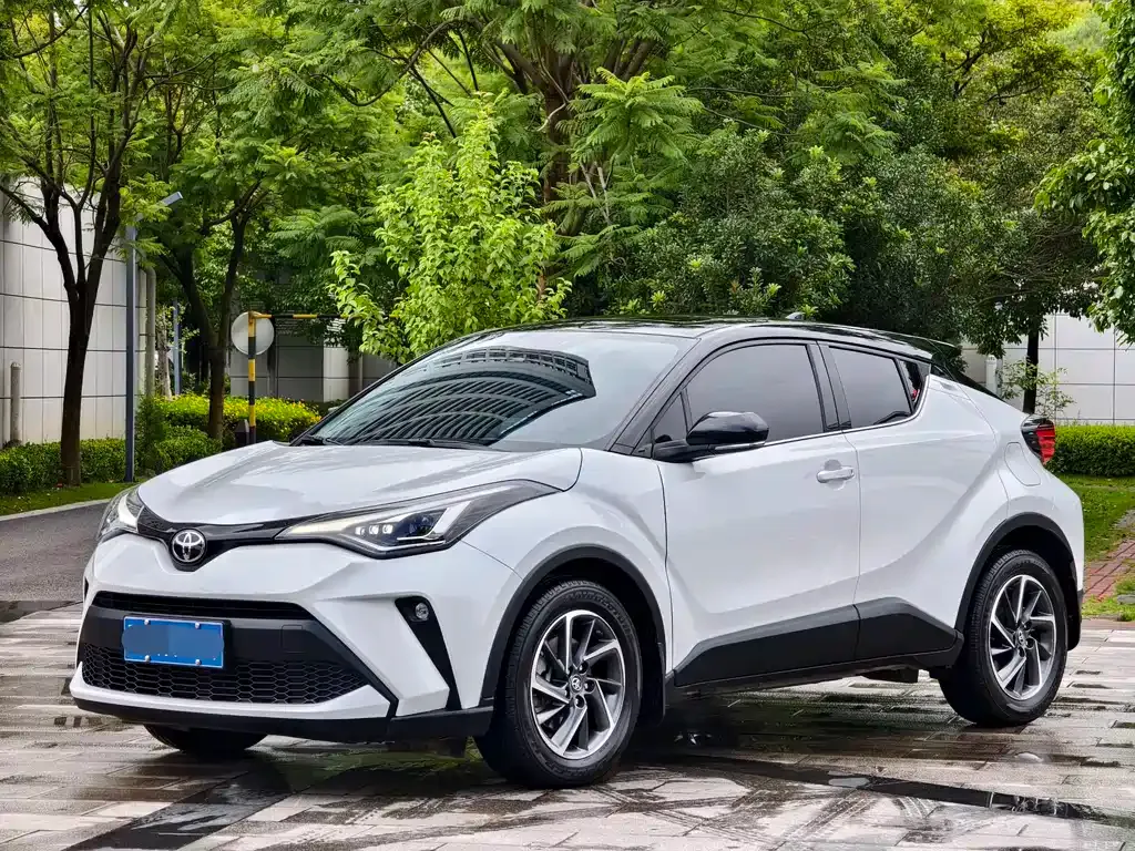 Toyota C-HR — фото 1