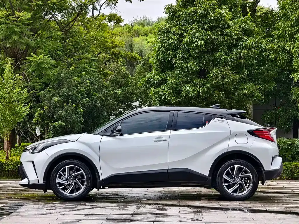 Toyota C-HR — фото 9