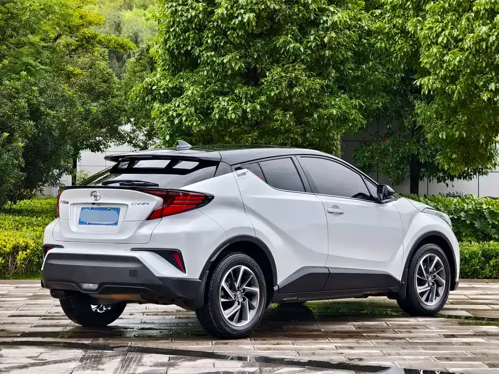 Toyota C-HR — фото 10