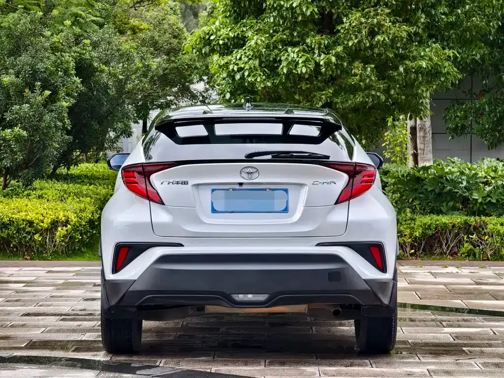 Toyota C-HR — фото 8