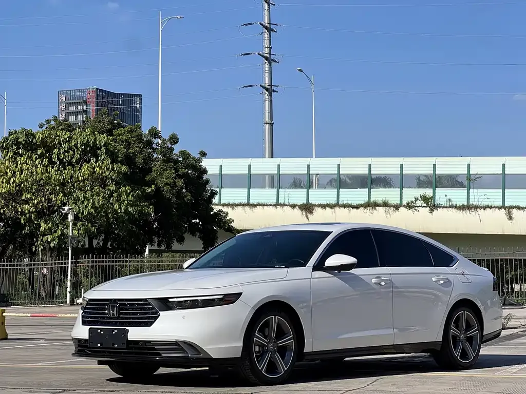 Honda Accord — фото 1