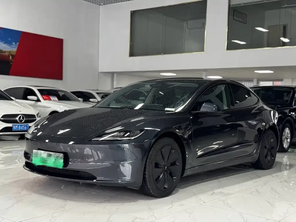 Tesla Model 3 — фото 1