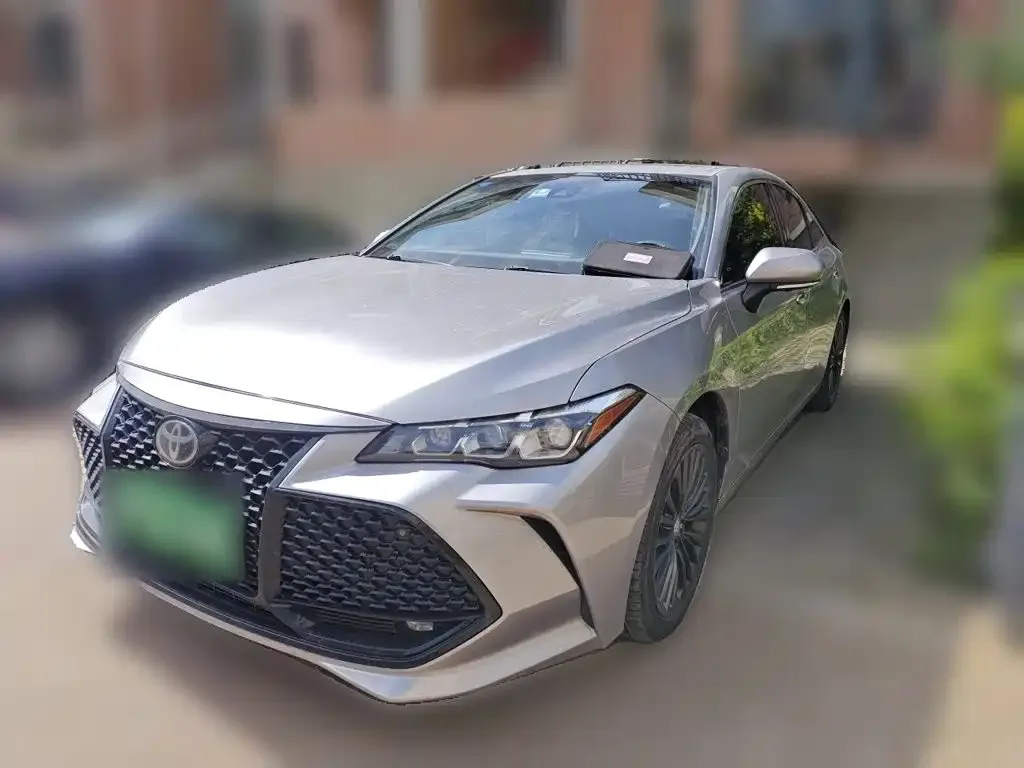 Toyota Avalon — фото 1