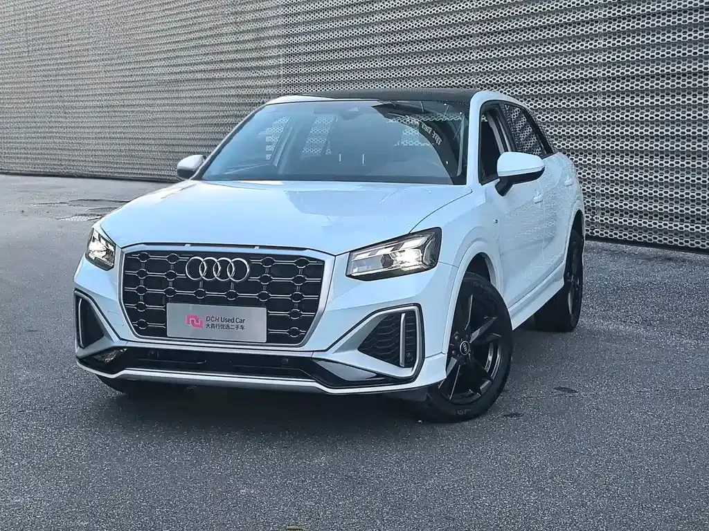 Audi Q2L — фото 1
