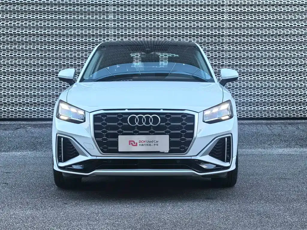 Audi Q2L — фото 8
