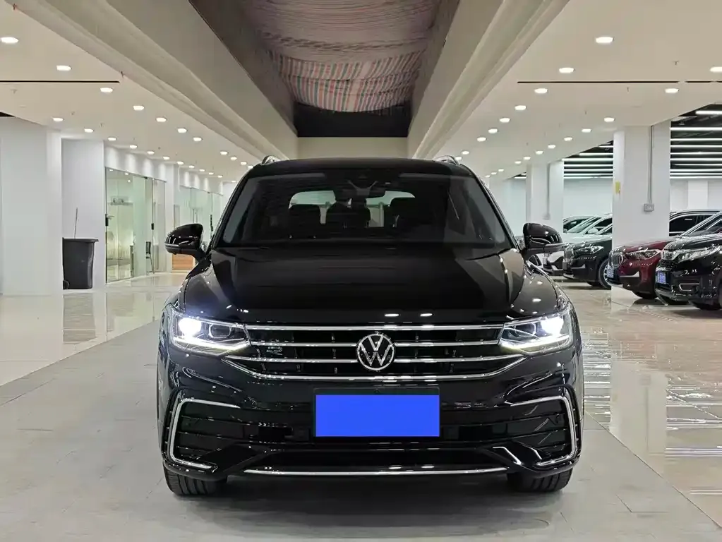 Volkswagen Tiguan L — фото 8