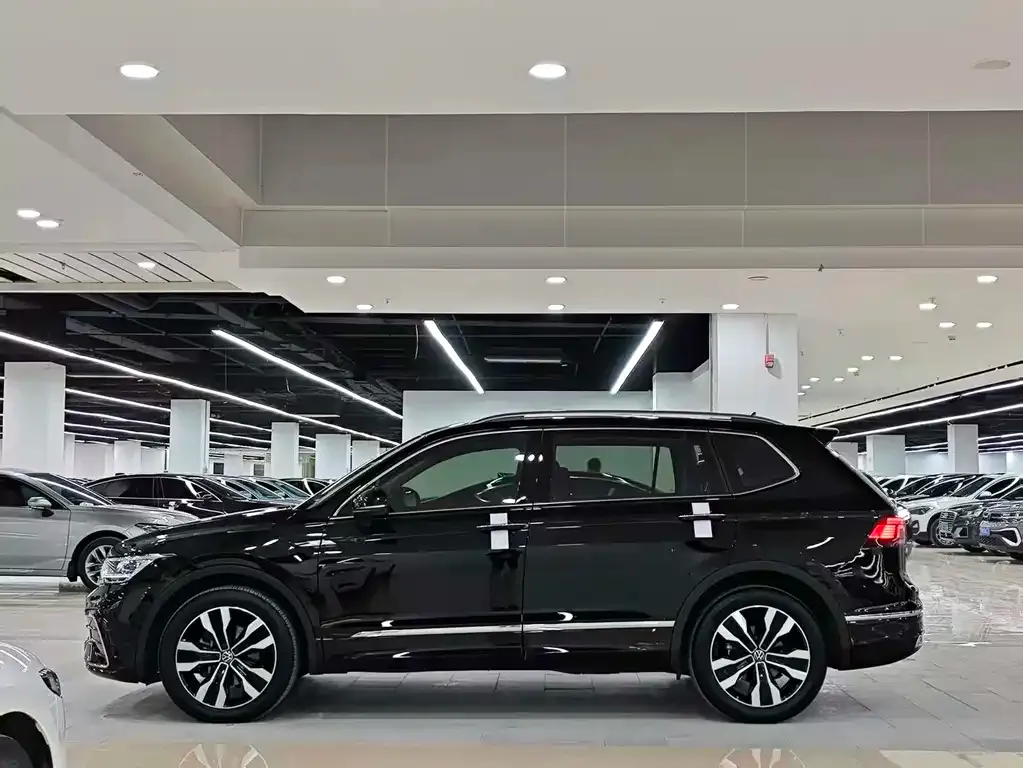 Volkswagen Tiguan L — фото 6