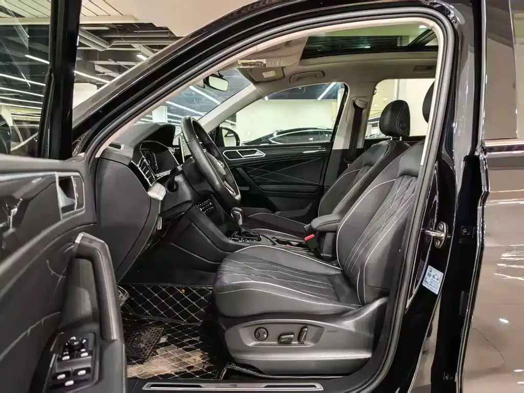 Volkswagen Tiguan L — фото 7