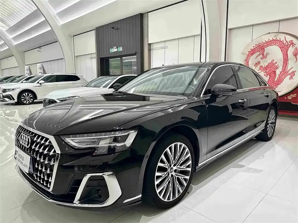 Audi A8 — фото 1