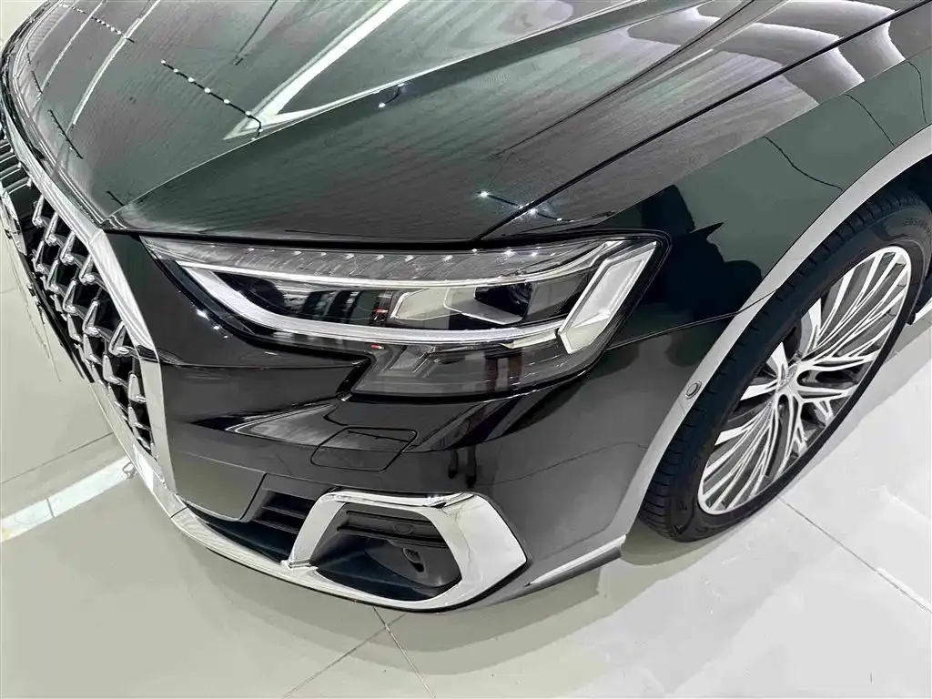 Audi A8 — фото 5