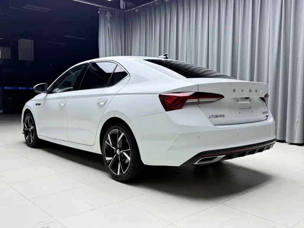 Skoda Octavia — фото 9