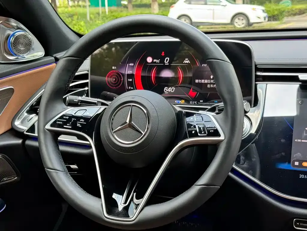 Mercedes-Benz E-Class — фото 3