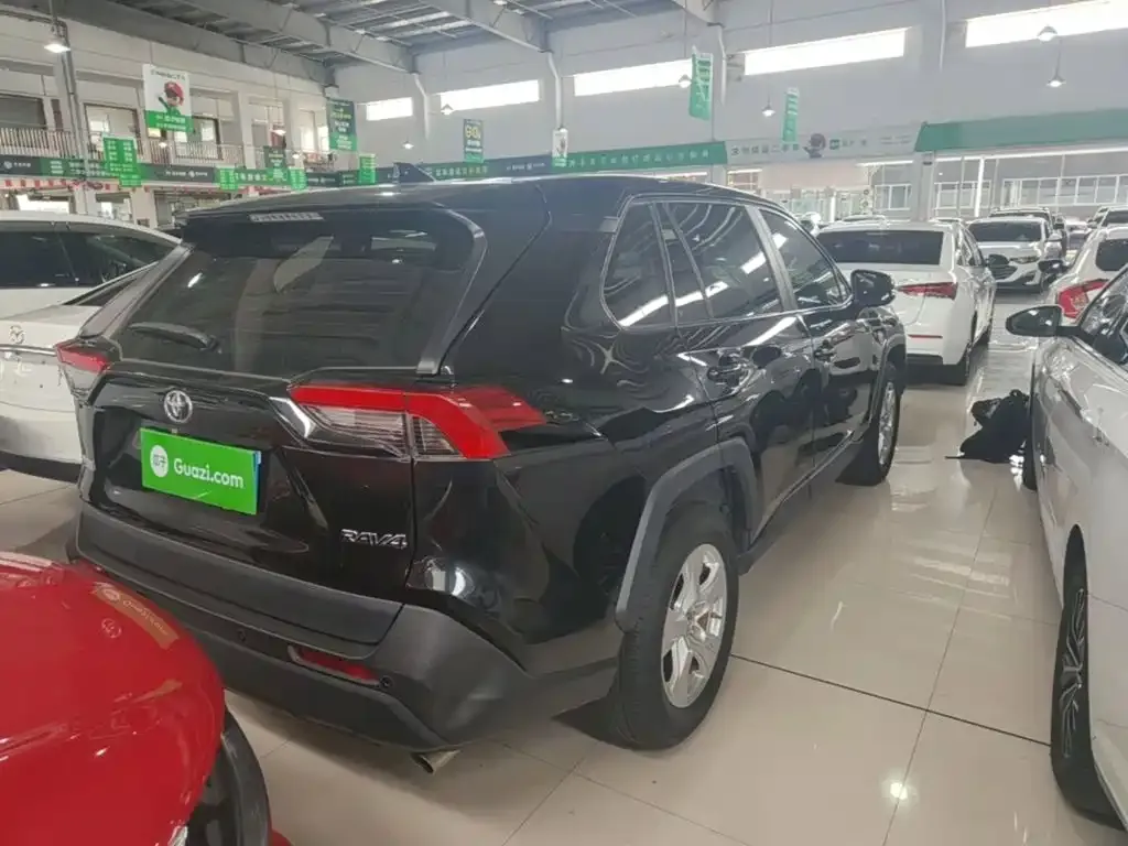 Toyota RAV4 — фото 5