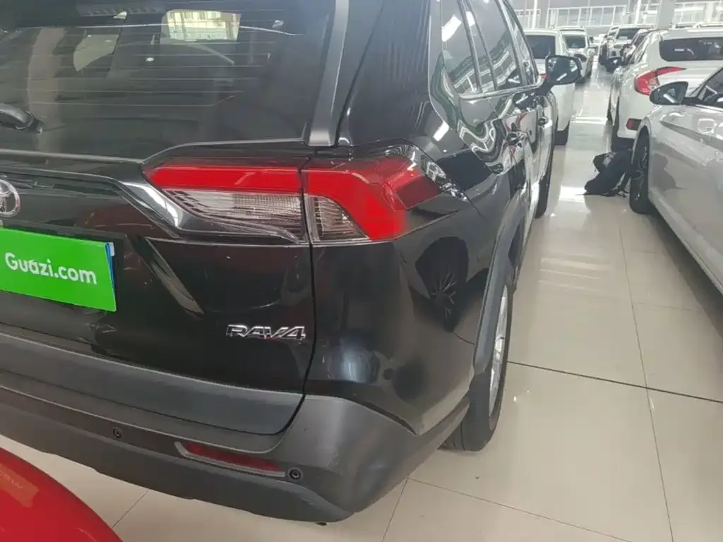 Toyota RAV4 — фото 4
