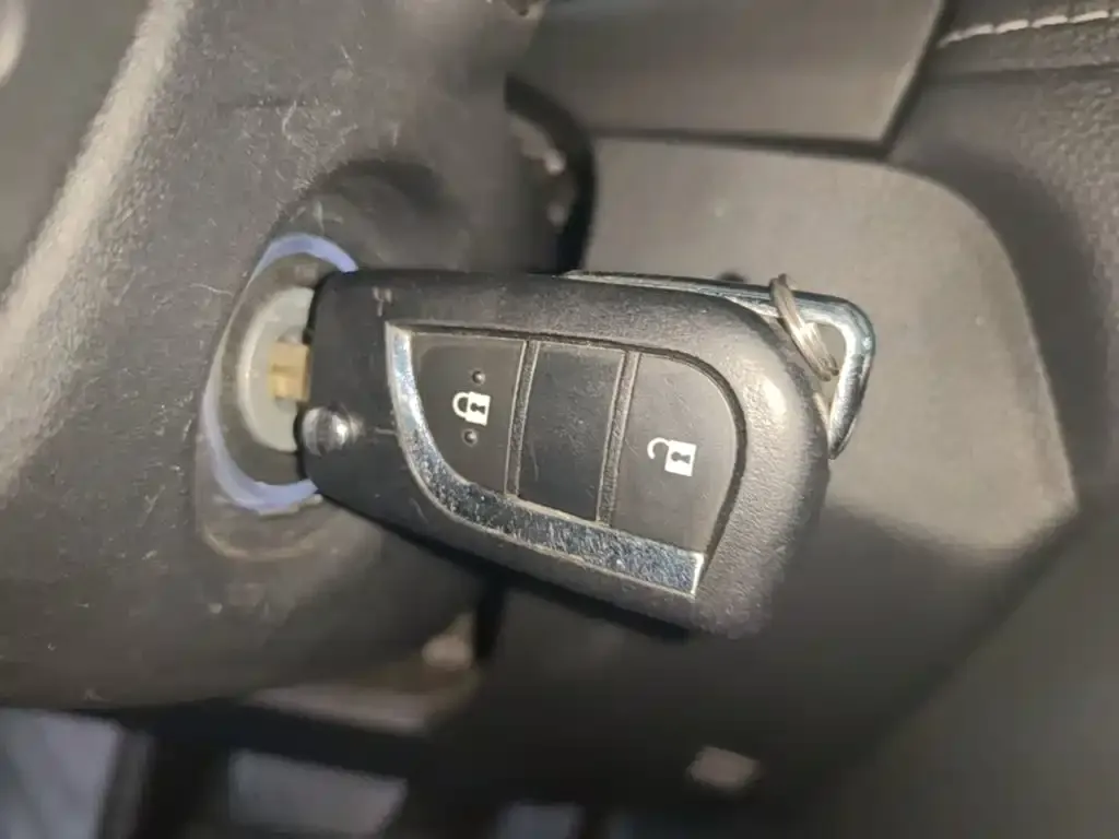Toyota RAV4 — фото 10