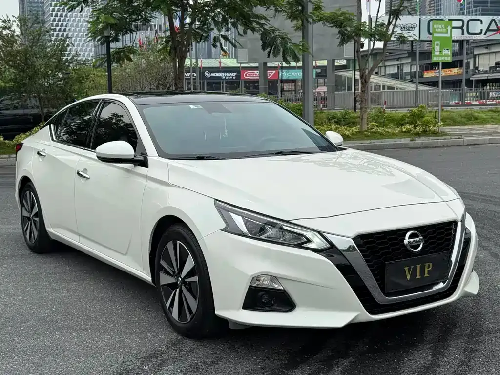 Nissan Teana — фото 1