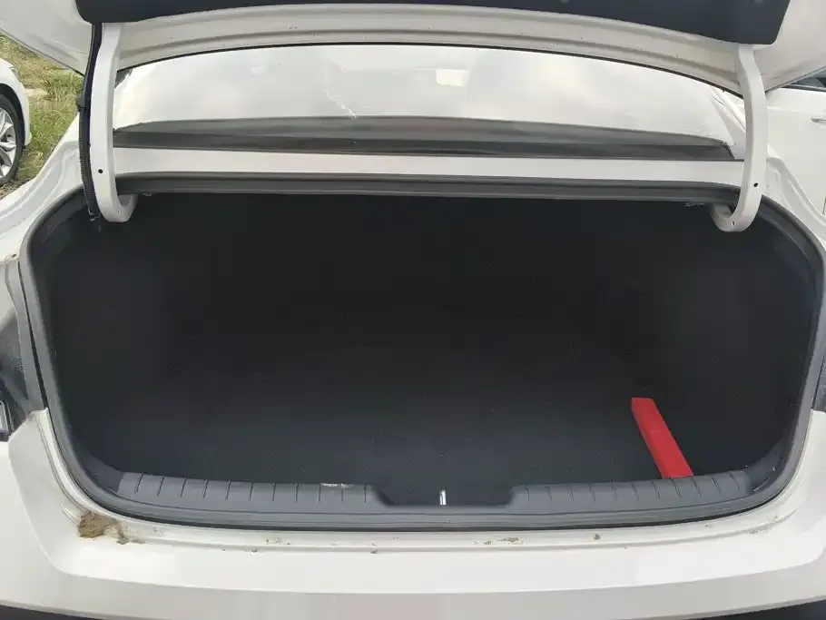 Hyundai Elantra — фото 3