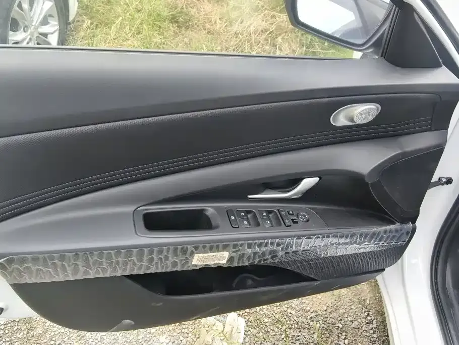 Hyundai Elantra — фото 4