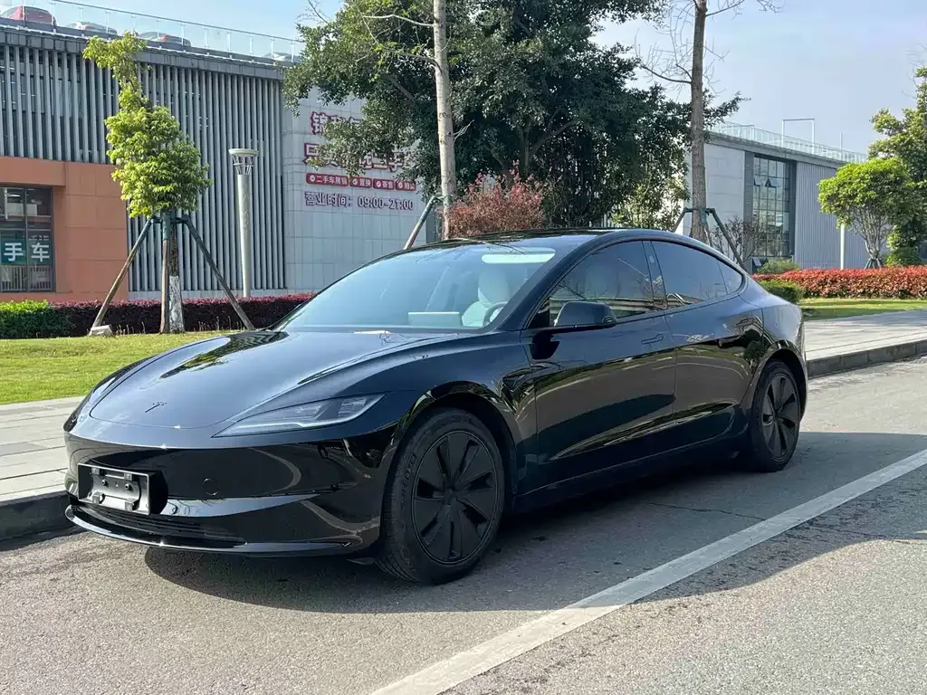 Tesla Model 3 — фото 1