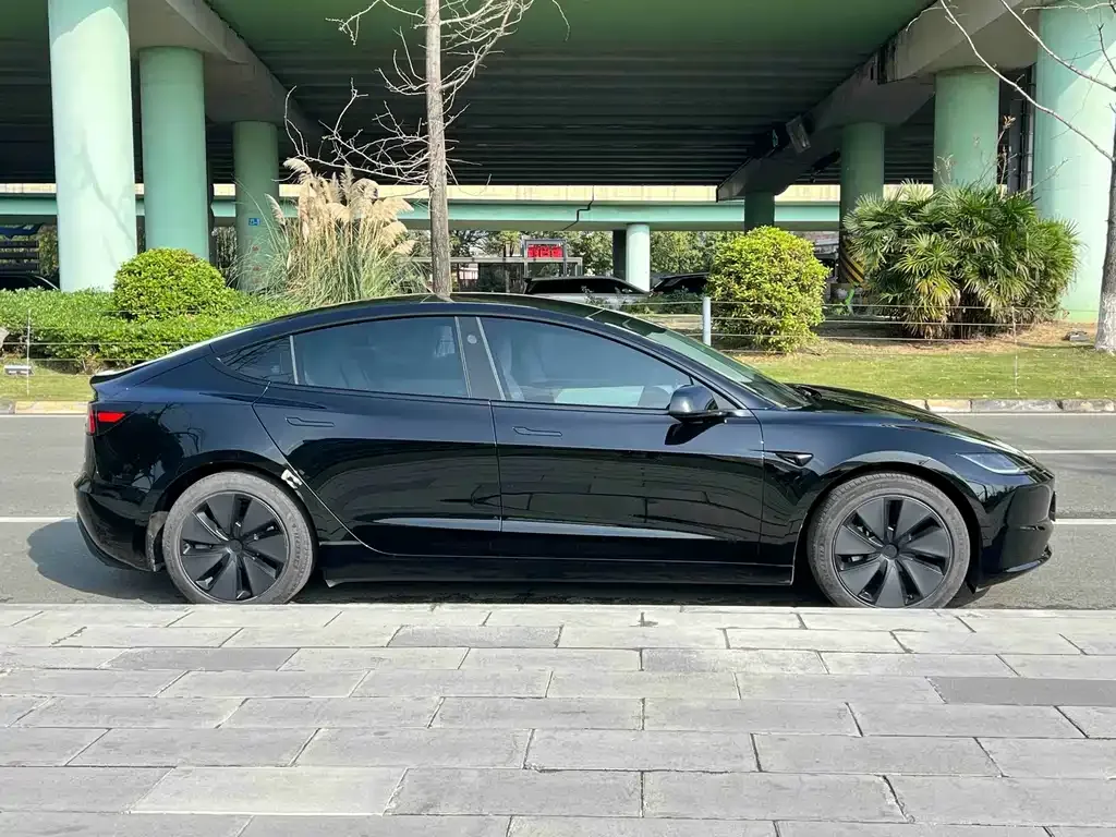 Tesla Model 3 — фото 5