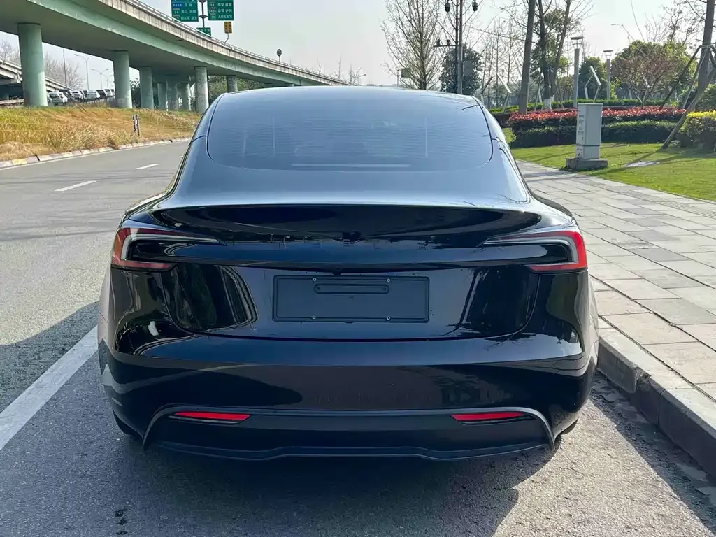 Tesla Model 3 — фото 9