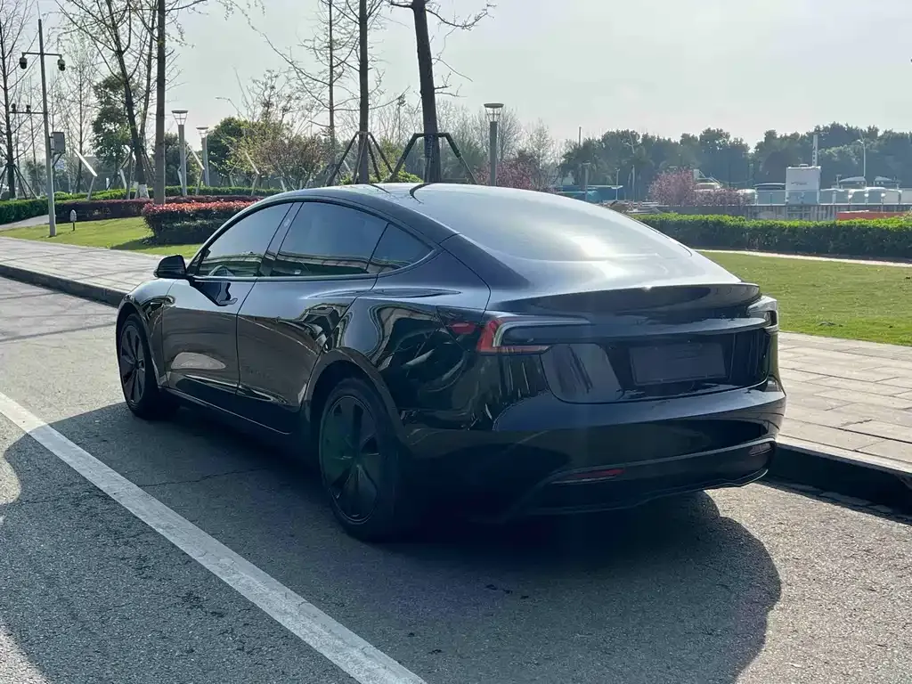 Tesla Model 3 — фото 6