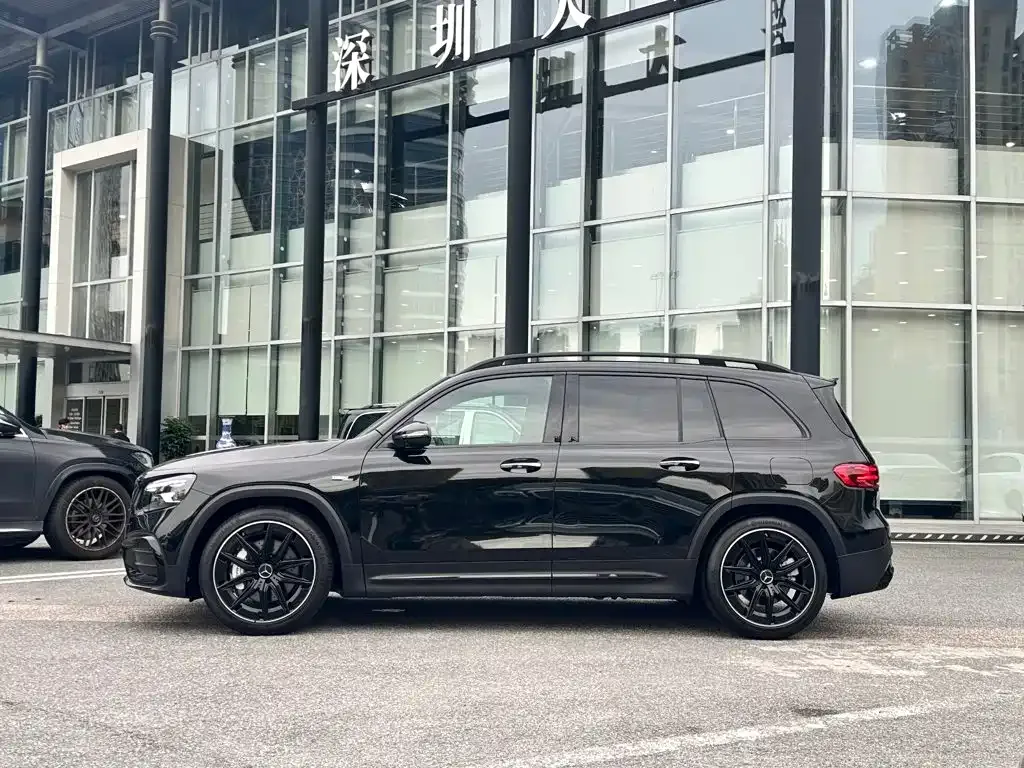 Mercedes-Benz GLB AMG — фото 5