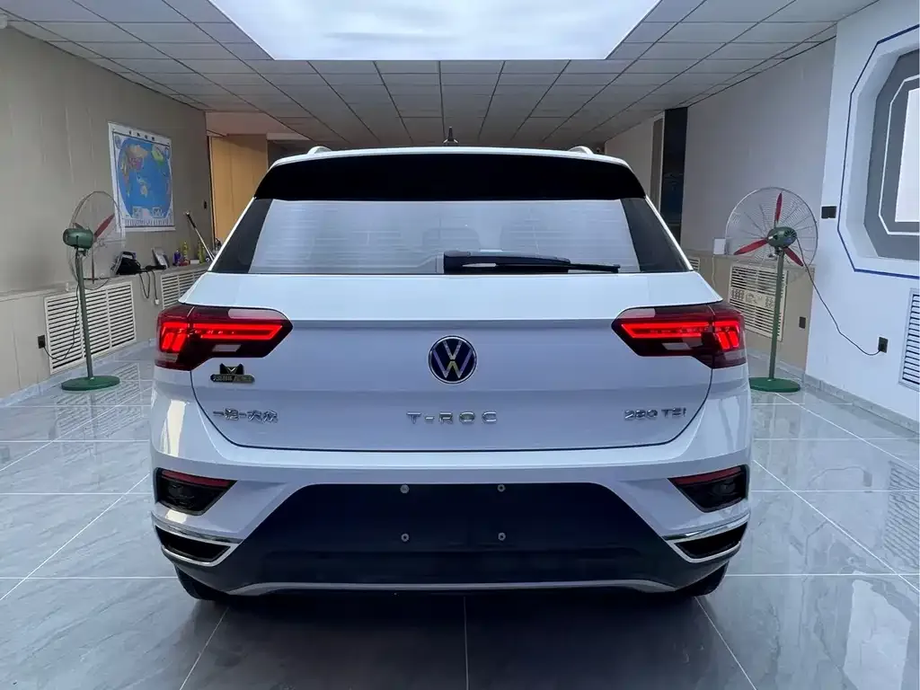 Volkswagen T-Roc — фото 6